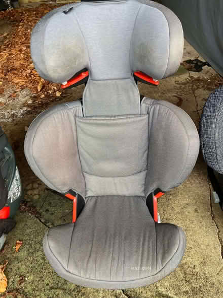 Photo of free 2 isofix kids' car seats, 1 non-isofix (Wormleighton CV47) #1