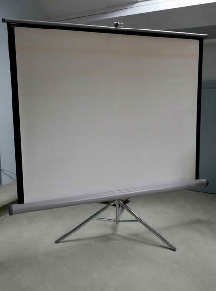 Photo of free Projection Screen 50 x 50 ins. (127 x 127 cms) (Freshford) #1