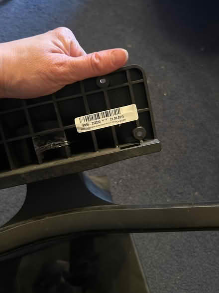 Photo of free Samsung telly stand & 40in V stand (Brentwood CM15) #2