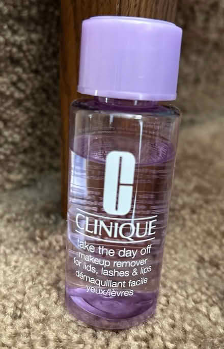 Photo of free Clinique MakeUp Remover (Erin Mills) #1