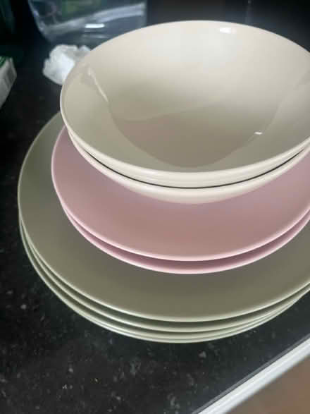Photo of free 4 Dinner, quarter plates bowls (Elephant & Castle SE17) #1