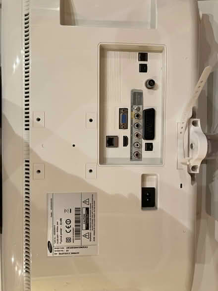 Photo of free White Samsung TV 24 inch screen (Hailsham BN27) #3