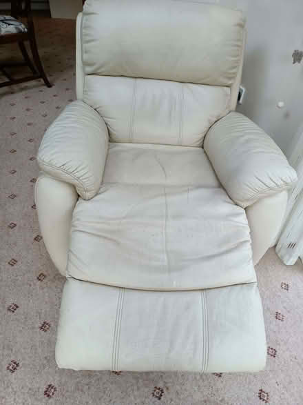 Photo of free Reclining Leather Armchair (BD18) #2
