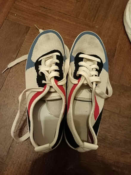 Photo of free shoe (IG8) #1