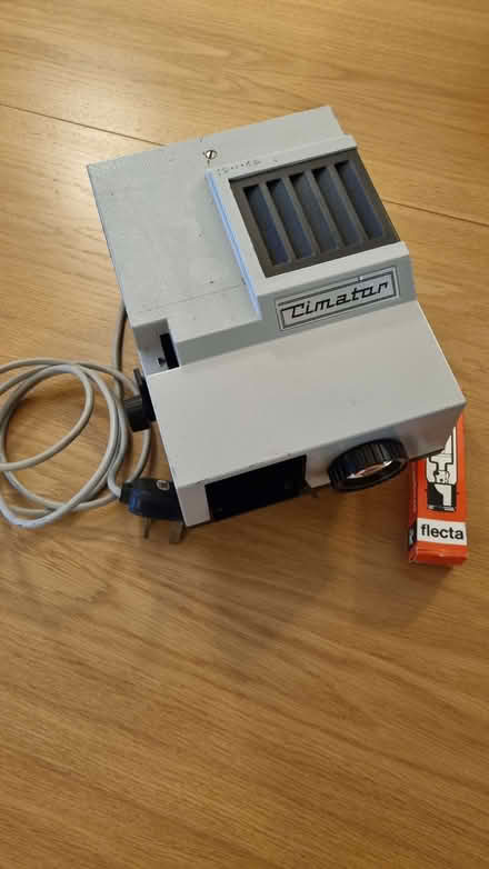 Photo of free Slide projector (GU11) #2