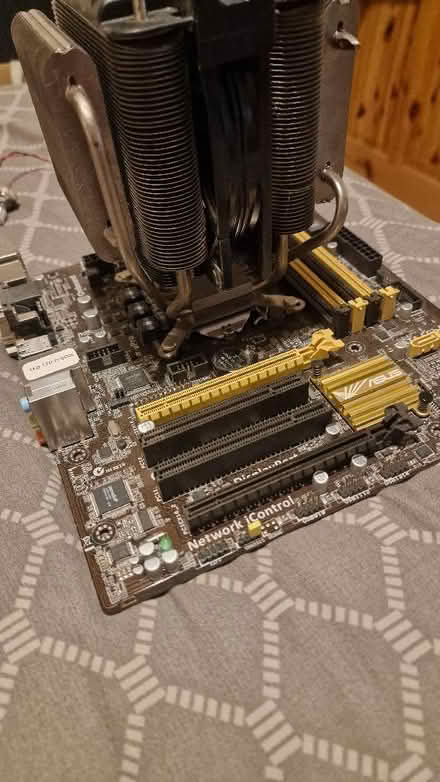 Photo of free 3 For 1: ASUS Q87M-E Motherboard + Intel Core I5 4690 3.5Gh (Newtown RG1) #2