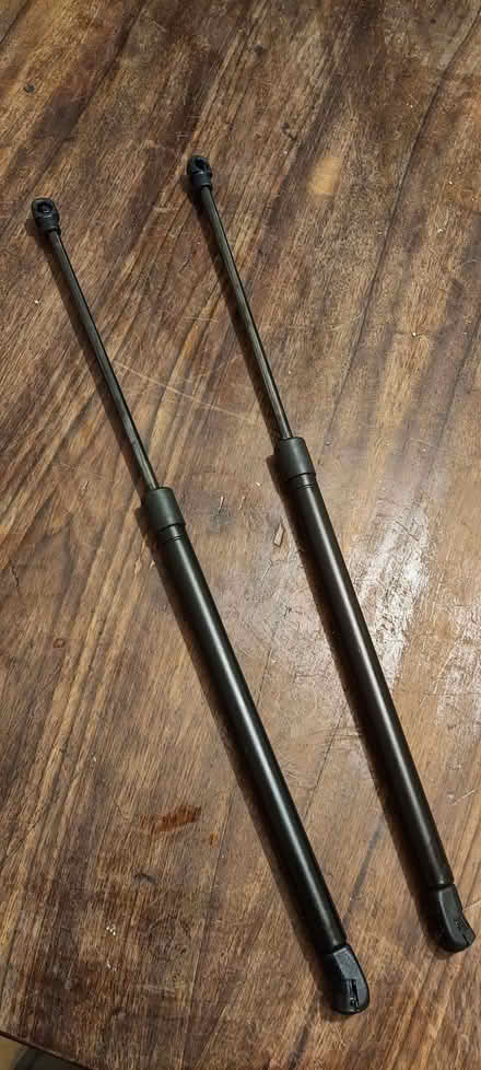 Photo of free VW Passat Estate tailgate struts (New Hinksey OX1) #1