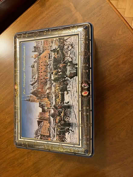 Photo of free Empty German Christmas cookie tin (Jordans HP9) #2