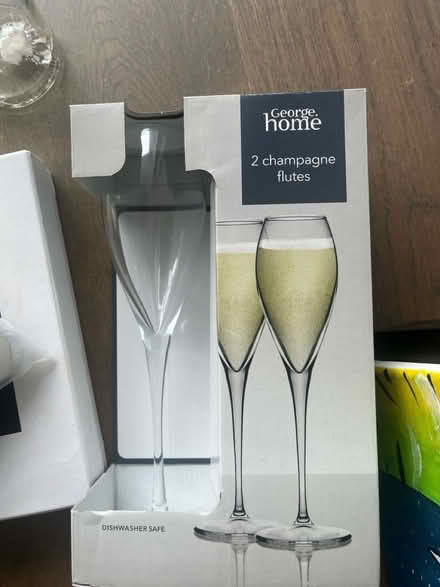 Photo of free 2 champagne flutes (Elephant & Castle SE17) #1