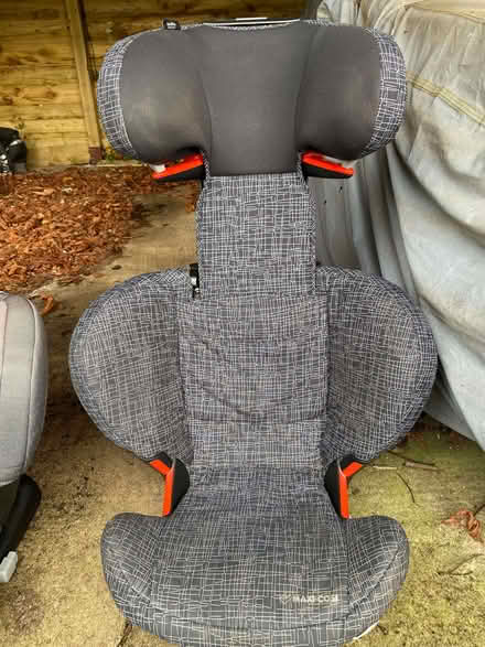 Photo of free 2 isofix kids' car seats, 1 non-isofix (Wormleighton CV47) #3