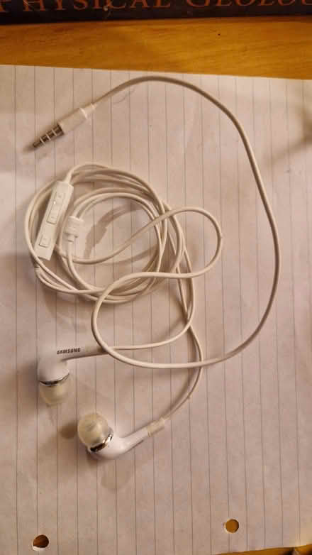 Photo of free Earpiece set, Samsung, plug in. (Steyning BN44) #1