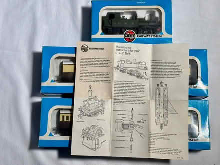 Photo of free Airfix 00 loco and suburban coaches (Ross-on-Wye HR9) #2