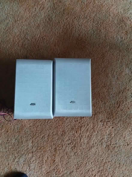 Photo of free bookshelf speakers (Holbrook DE56) #1