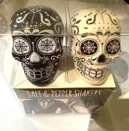 Photo of free salt and pepper shakers - DOD (Mill Valley) #1