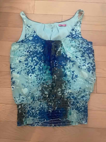 Photo of free Women’s size M sleeveless top (Kennedy/16th in Markham) #1