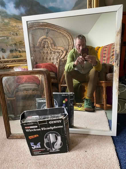 Photo of free Mirrors, headphones (Kendal LA9) #1