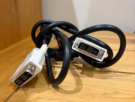 Photo of free 2 Monitor & 2 Network Cables (Amersham HP7) #3