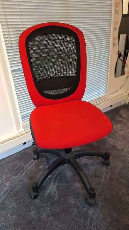 Photo of free office chair (Roehampton SW15) #1
