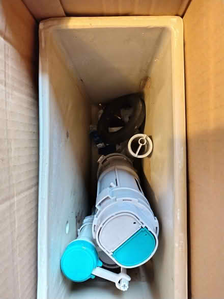 Photo of free toilet and cistern (Lakenham NR1) #4