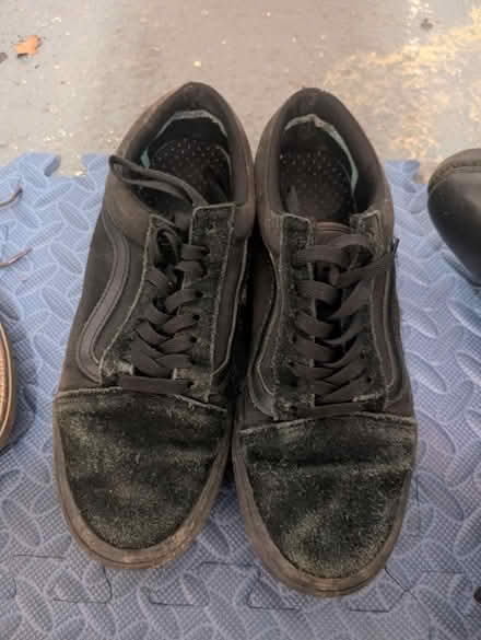 Photo of free Mens 8/8.5 trainers/shoes/boots (SN15 1ub) #3