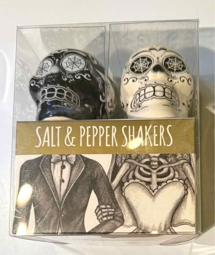 Photo of free salt and pepper shakers - DOD (Mill Valley) #2