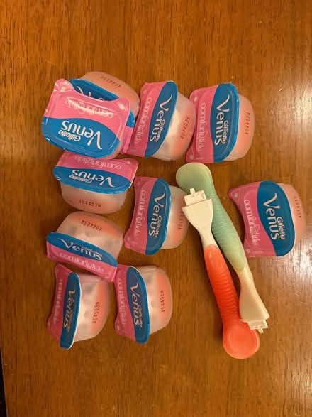 Photo of free Gillette Venus comfort glide razors (Downtown Dobbs Ferry) #1