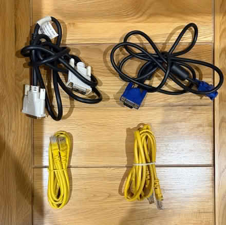 Photo of free 2 Monitor & 2 Network Cables (Amersham HP7) #1