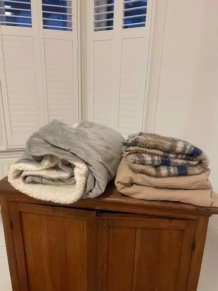 Photo of free Fleece blanket - king size (Haringey, near St Ann's, N15) #3