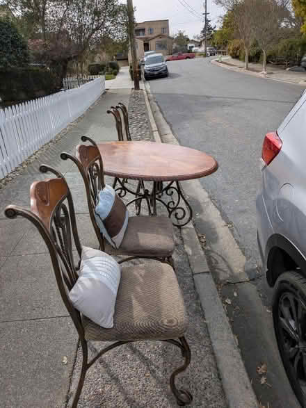 Photo of free Kitchen Table and Chairs (4) (Mount Carmel) #4