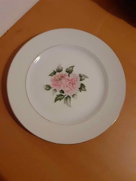 Photo of free Floral plate (Marston, Oxford OX3) #1