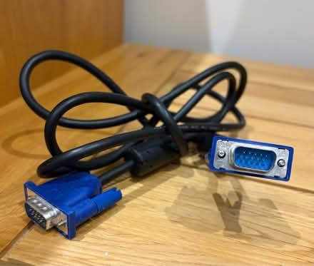 Photo of free 2 Monitor & 2 Network Cables (Amersham HP7) #2