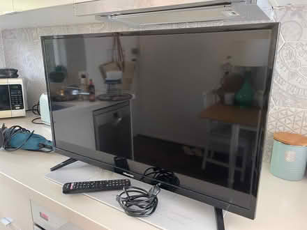 Photo of free Floor rug, TV & other stuff (Bronte) #2