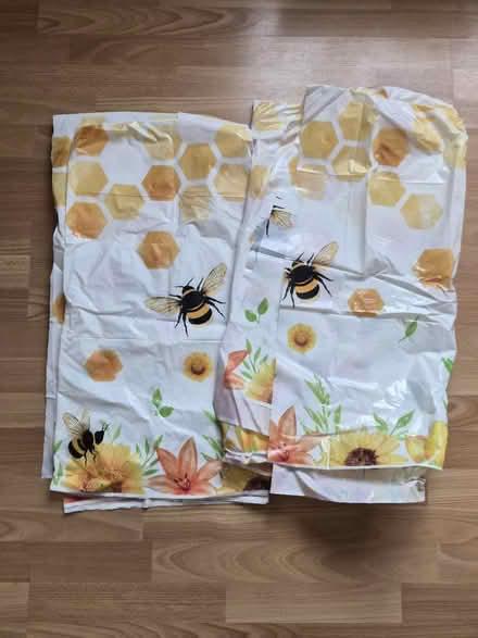 Photo of free Bee themed table clothes (HA7) #1