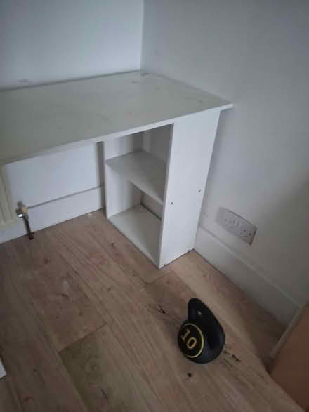 Photo of free White desk (DA11) #3