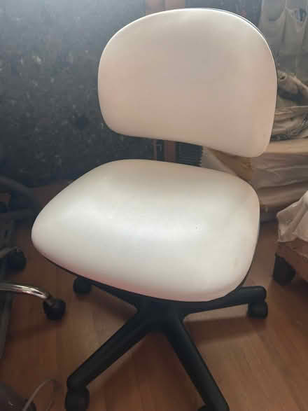 Photo of free White office chair (Lacey Green HP27) #1