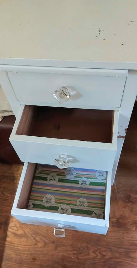 Photo of free White kneehole desk (Oswestry SY11) #3
