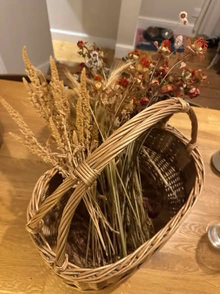 Photo of free Wicker basket and dried flowers (Harringay N4) #2