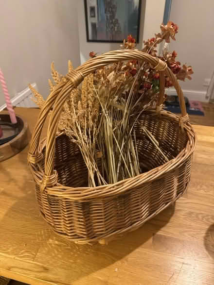 Photo of free Wicker basket and dried flowers (Harringay N4) #1
