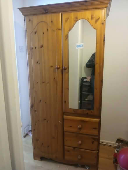 Photo of free Wardrobe (LU2) #2