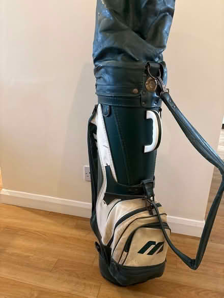 Photo of free golf bag (Thames Ditton KT7) #1