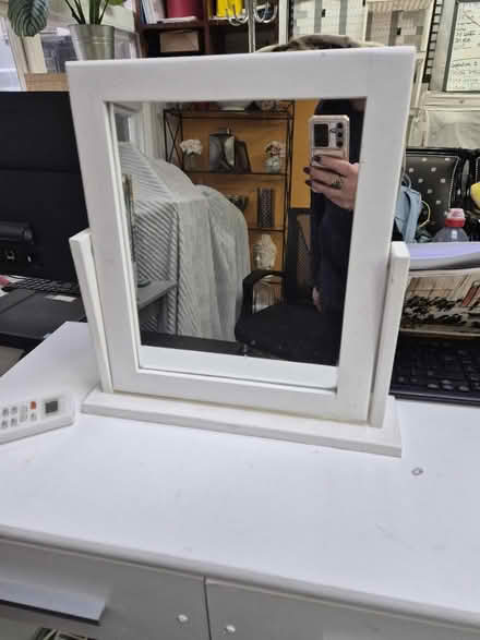 Photo of free Dressing table mirror (W1h 1ju) #1
