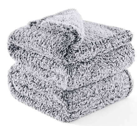 Photo of free Fluffy blanket (Dunstable LU6) #1