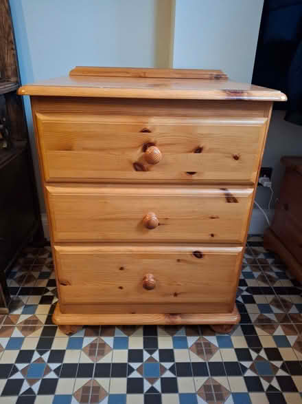 Photo of free Small chest of drawers (Chiswick W4) #1