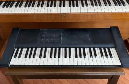 Photo of free 4-octave keyboard (Groton 4 corners) #1