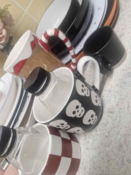 Photo of free Home/kitchen stuff (Hanworth RG12) #2