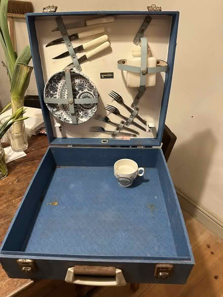 Photo of free Vintage picnic box (Mynydd LLandegai LL57) #1