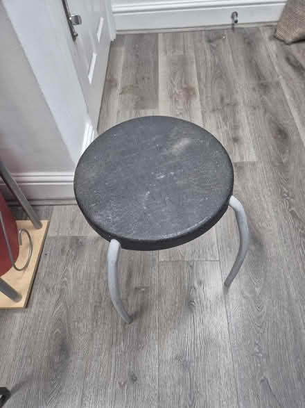 Photo of free Small chair (W1h 1ju) #1