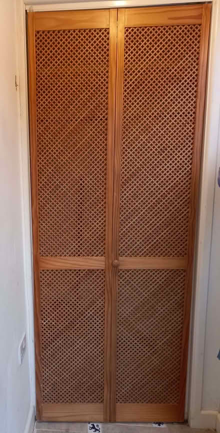 Photo of free folding wooden lattice-work door with metal slider (Stroud GL5) #1