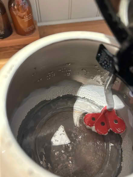 Photo of free Cream kettle and toaster. Needs descaling (Toppesfield CO9) #2