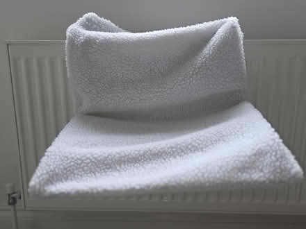 Photo of free Cat radiator bed, freshly washed (NN7 weedon) #1